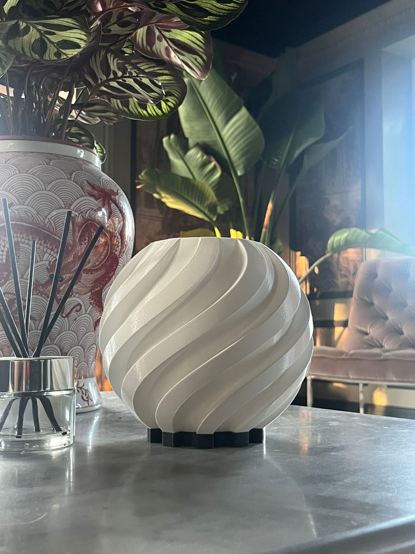 The Wavy Lamp in White