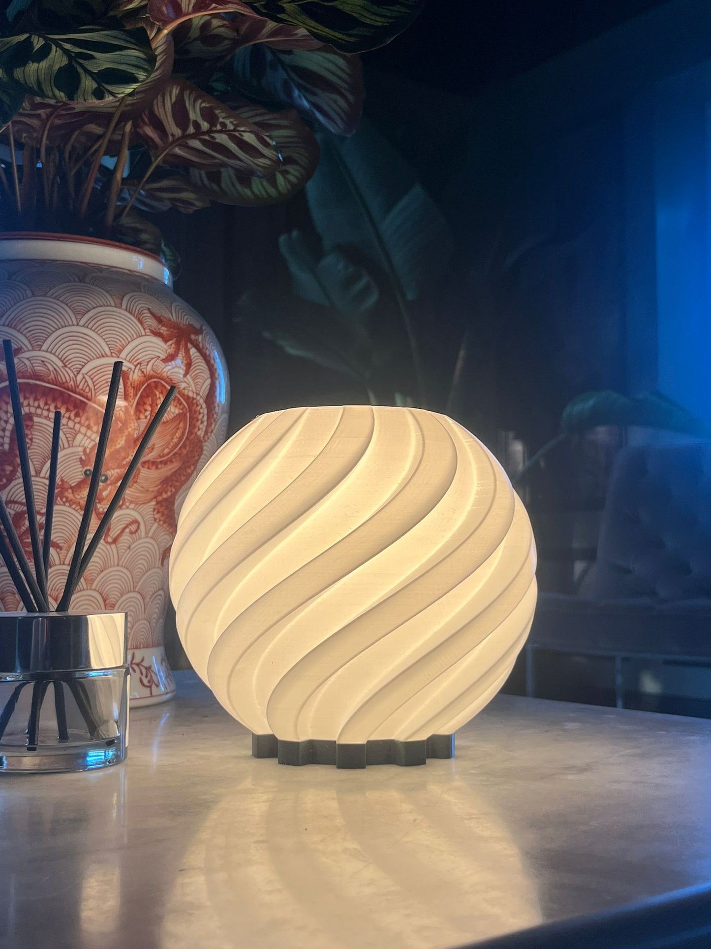 The Wavy Lamp in White